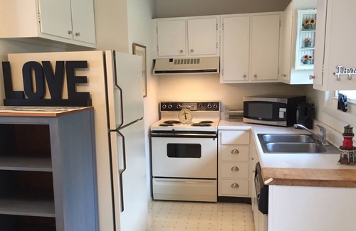 Pentwater Cottage | Welcoming Pentwater Lake Home