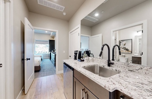 Park City Apartment | Welcoming resort studio with pool, hot tub, gym and shuttle service