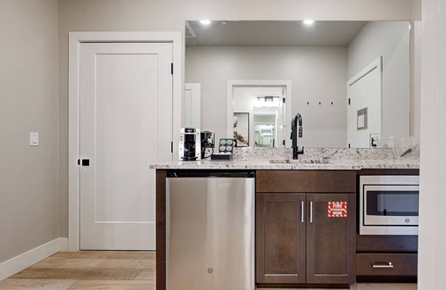Park City Apartment | Welcoming resort studio with pool, hot tub, gym and shuttle service
