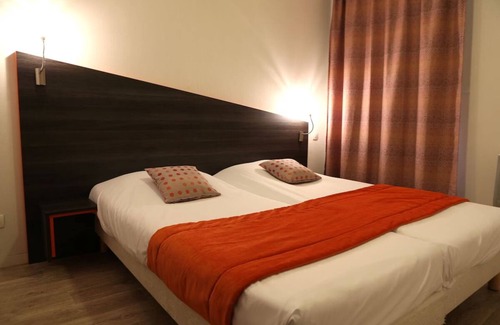 Chevilly-Larue Hotel | Welcoming Studio with Easy Orly Airport Access & Access to Tramway