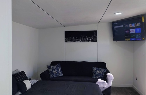 Roseville Apartment | Welcoming studio in Roseville perfect for a cozy getaway