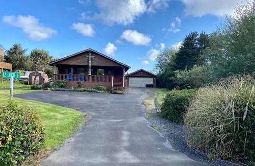 Oyehut-Hogans Corner House | Welcoming Totem Tides 2-bedroom house Ocean Shores easy access to beach & town