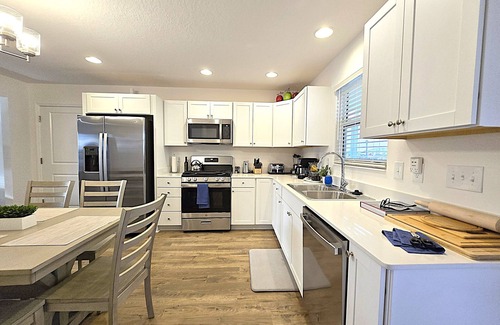 Sumter County House | Well-Appointed 3br Cottage in Shady Brook - 2 Min Stroll to Pool, Golf Cart