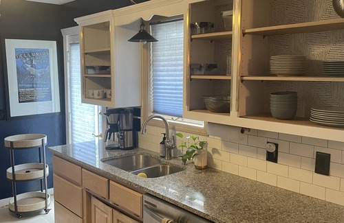 Bella Vista House | Well-appointed bungalow on kayak/fishing lake steps from Back 40Trailhead