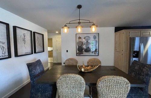 Bella Vista House | Well-appointed bungalow on kayak/fishing lake steps from Back 40Trailhead