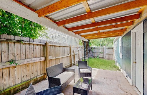 Ardmore House | Well-appointed, dog-friendly house with game room, washer/dryer, & central AC