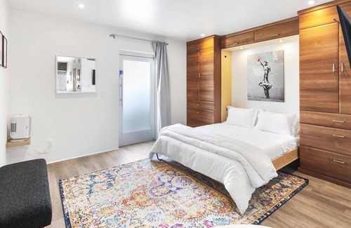 Roosevelt Condo | Well appointed DTPH Studio w Pool and Parking