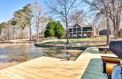 Lake Oconee House | Well-appointed Lake Oconee retreat in a great location!