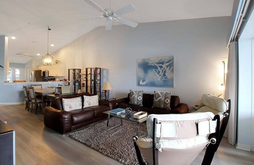 Sarasota Condo | Well-appointed lakefront condo | Heritage Oaks County Club - Bellevue