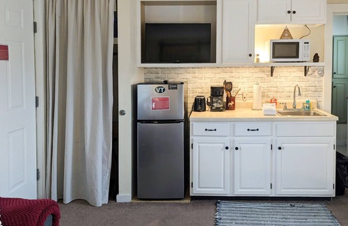 Ludlow Apartment | Well-appointed studio right downtown - less than a mile to Okemo Mountain