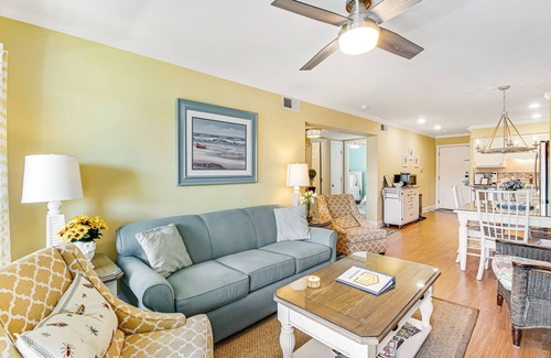 Isle of Palms Villa | Well-appointed villa w/community pool, ocean view, free WiFi