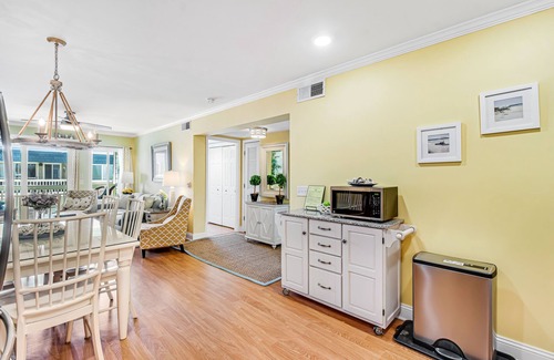 Isle of Palms Villa | Well-appointed villa w/community pool, ocean view, free WiFi