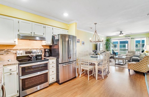 Isle of Palms Villa | Well-appointed villa w/community pool, ocean view, free WiFi
