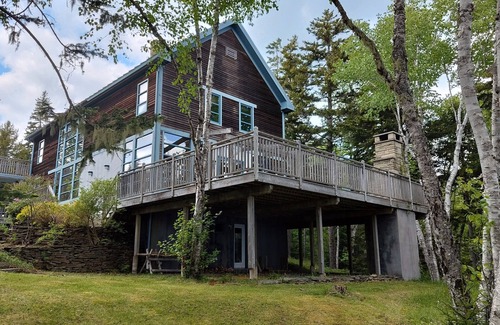 Amherst House | Well appointed, waterfront home.