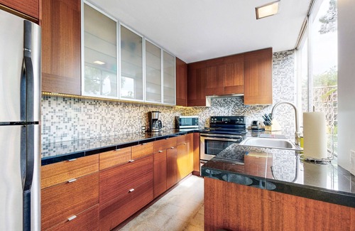 Palm Springs Villa | Well-designed & modern villa with patios, pool & hot tub - walk to downtown
