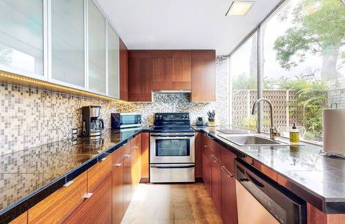Palm Springs Villa | Well-designed & modern villa with patios, pool & hot tub - walk to downtown