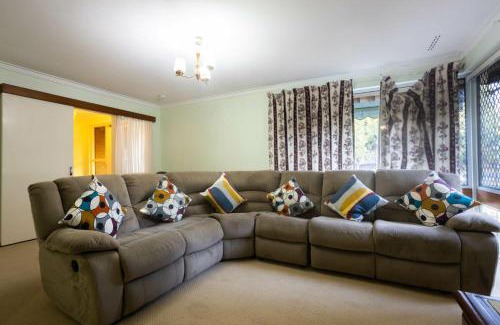 Jolimont Apartment | Well equipped 3BR Home with Backyard and Patio