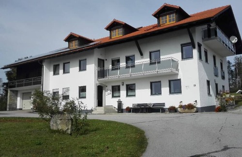 Sonnen Apartment | Well-equipped apartment (60sqm) in a quiet secluded location with a balcony and large lawn