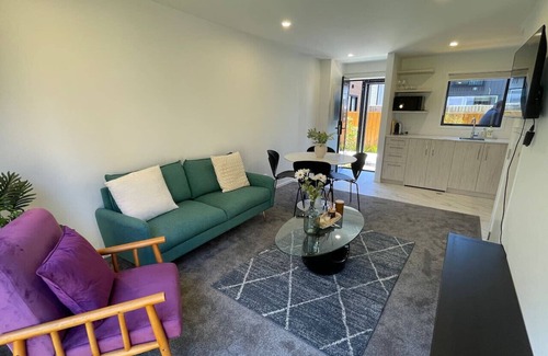 Avondale House | Well-furnished Auckland Stunner
