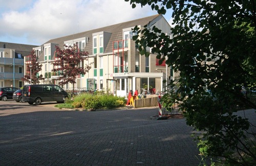 De Koog Apartment | Well-kept apartment a stone's throw from the sea