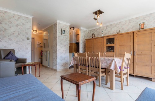 Koksijde-Bad Apartment | Well-kept sunny flat with sun terrace.