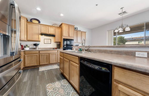 Westwing Mountain House | Well-located home with private pool, AC, fast WiFi & W/D - great for snowbirds