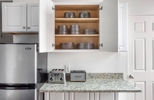 South Boston Apartment | Well-located South Boston 1BR on East Broadway, by Blueground