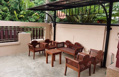 Krabi House | Well-located townhouse for rent in Ao Nang. Great for larger groups!