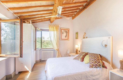 Corbara House | Well-maintained and elegant part of a two-family house with extensive garden and pool, about 10 km f