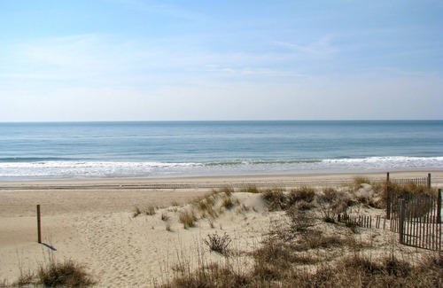 Emerald Isle Cottage | Well maintained 4 bed/4 bath house in quiet area