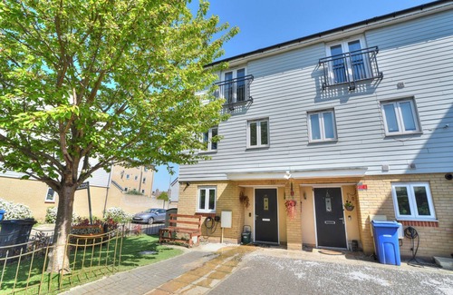 West Thurrock House | Well presented 3 bedroom townhouse in Grays
