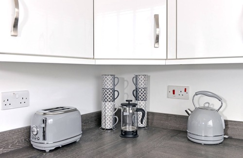 Eastbourne City Centre Apartment | Well presented three-bedroom property in great central location with balcony