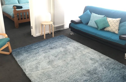 East Geelong House | Well priced 1 bedroom Bungalow with warmth & stylish fit out Great Location