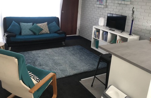 East Geelong House | Well priced 1 bedroom Bungalow with warmth & stylish fit out Great Location