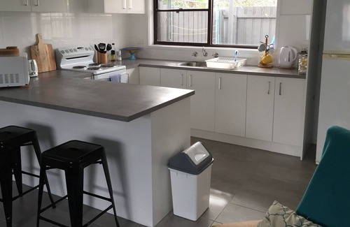 East Geelong House | Well priced 1 bedroom Bungalow with warmth & stylish fit out Great Location