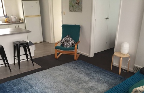 East Geelong House | Well priced 1 bedroom Bungalow with warmth & stylish fit out Great Location