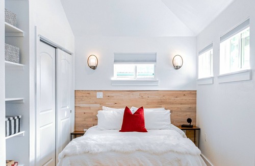 Crestview House | Well-stocked, Free Parking, Perfect to Visit Family
