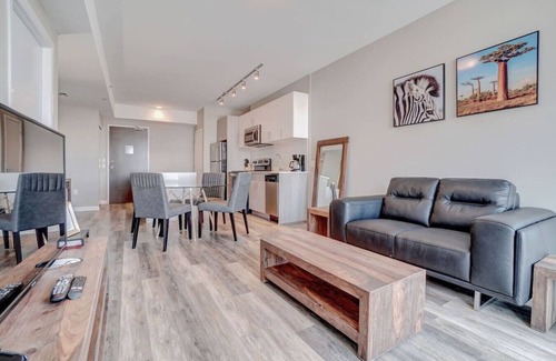 Wellington Village Apartment | Wellington 1B with DEN