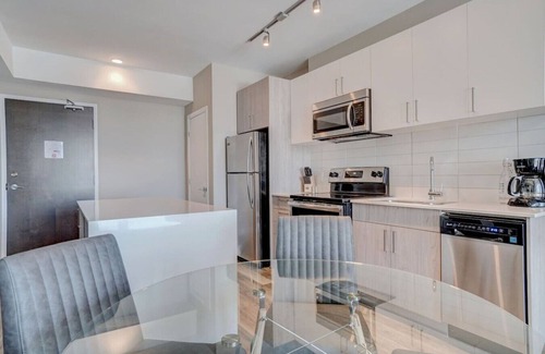 Wellington Village Apartment | Wellington 1B with DEN