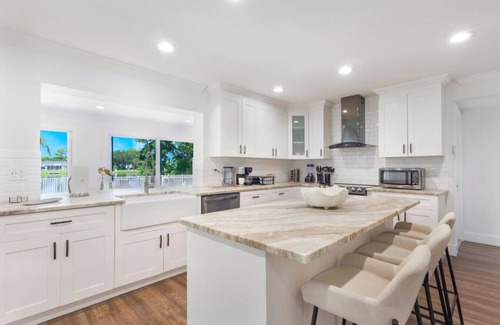 Wellington Apartment | Wellington Lakehouse Heated Pool & Views