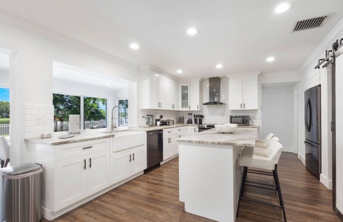 Wellington Apartment | Wellington Lakehouse Heated Pool & Views