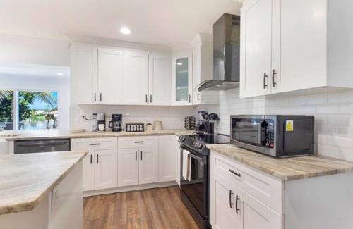 Wellington Apartment | Wellington Lakehouse Heated Pool & Views