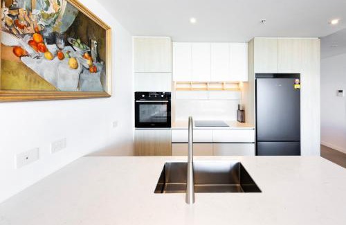 Moonee Ponds Apartment | Wellness and Style - 2BR Apartment with Pool, Hot Tub and Gym