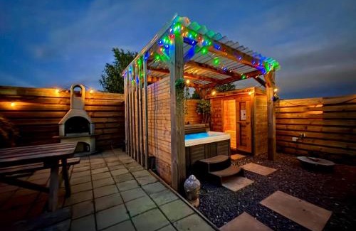 Vijfhuizen House | Wellness bungalow with jacuzzi &sauna&private garden near Amsterdam