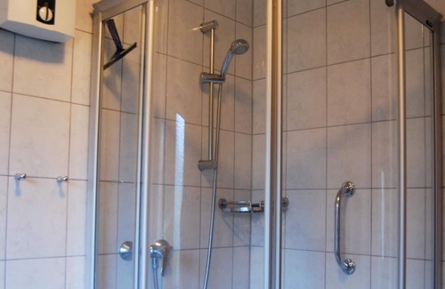 Trarbach Apartment | Wellness comfort, spring water shower, thermal bath included - guest house at the Moseltherme