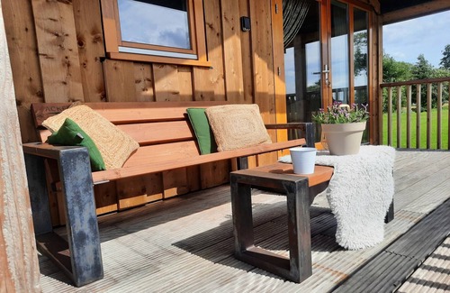 Ruinerwold House | Wellness Lodge in Dutch Meadows with Hot Tub