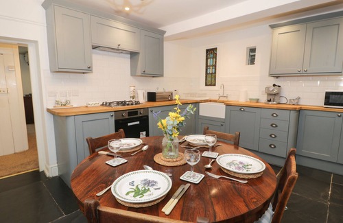 Borth-y-Gest House | WENALLT, pet friendly, character holiday cottage in Porthmadog