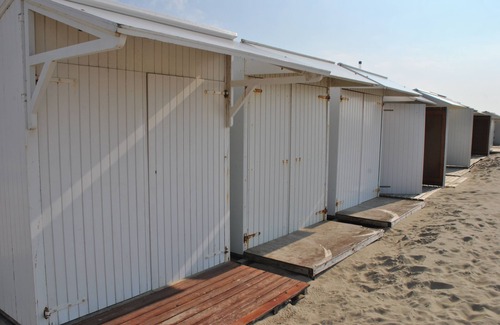 Wenduine Apartment | Wenduine apartment 2 bedroom seawall, prime location.