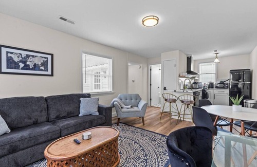 Wentzville House | Wentzville King Bed Walk to Downtown!