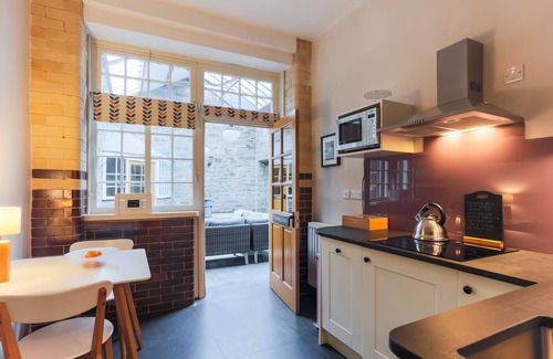 Penmorfa House | Wern Manor - a spectacular manor house in Porthmadog sleeping 14 guests